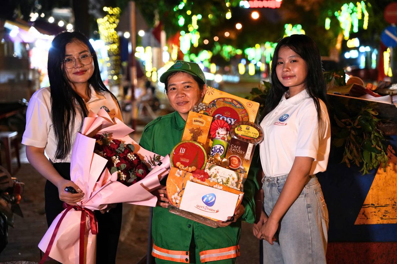 Biểu tượng trải nghiệm khách hàng xuất sắc và hỗ trợ 24/7 của Đá Gà 6789